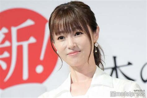 深田恭子 現在|深田恭子、1年ぶりインスタ更新 胸元ザックリドレス。